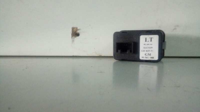 MANDO ELEVALUNAS DELANTERO DERECHO