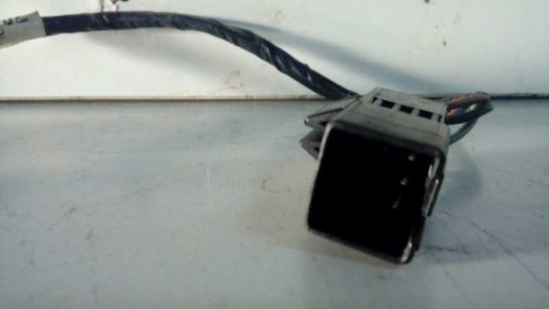 MANDO ELEVALUNAS DELANTERO DERECHO