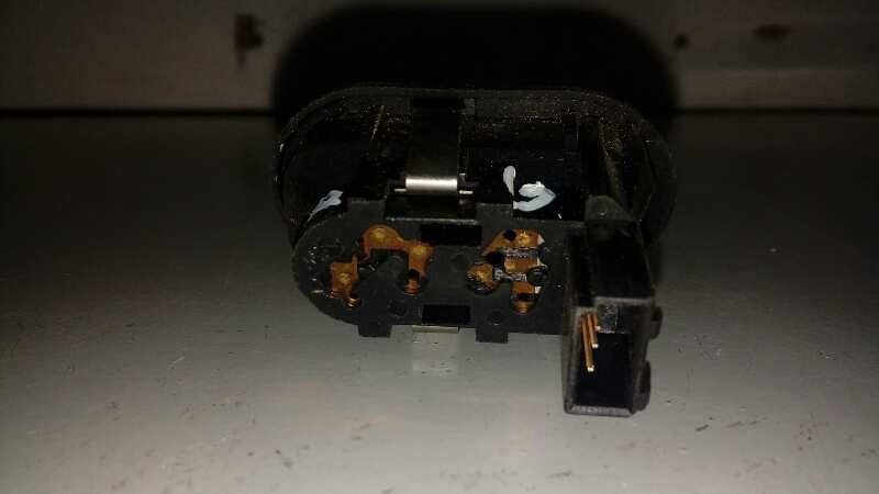 MANDO ELEVALUNAS DELANTERO DERECHO