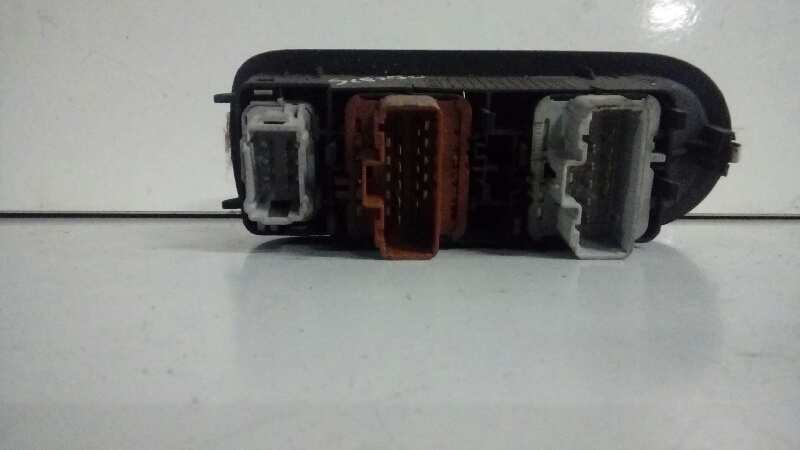 MANDO ELEVALUNAS DELANTERO IZQUIERDO 