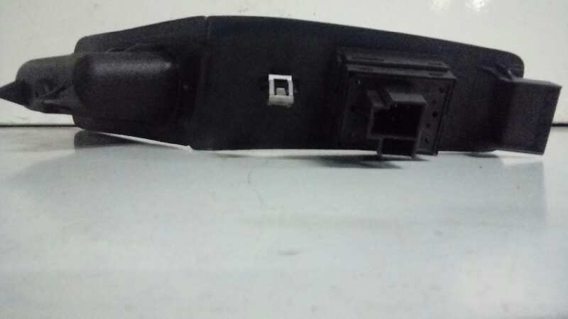 MANDO ELEVALUNAS TRASERO DERECHO