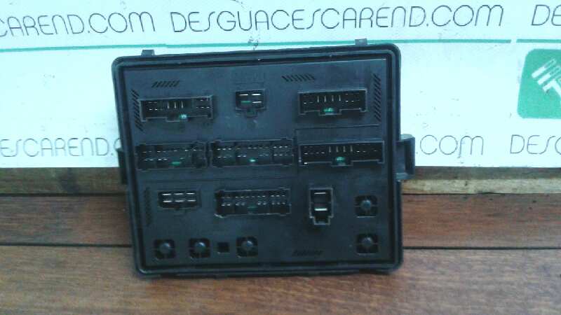 CAJA RELES - FUSIBLES