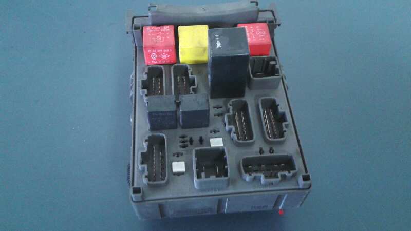 CAJA RELES - FUSIBLES