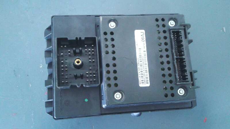 CAJA RELES - FUSIBLES