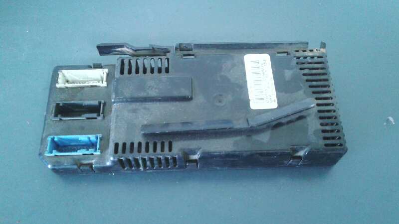 CAJA RELES - FUSIBLES