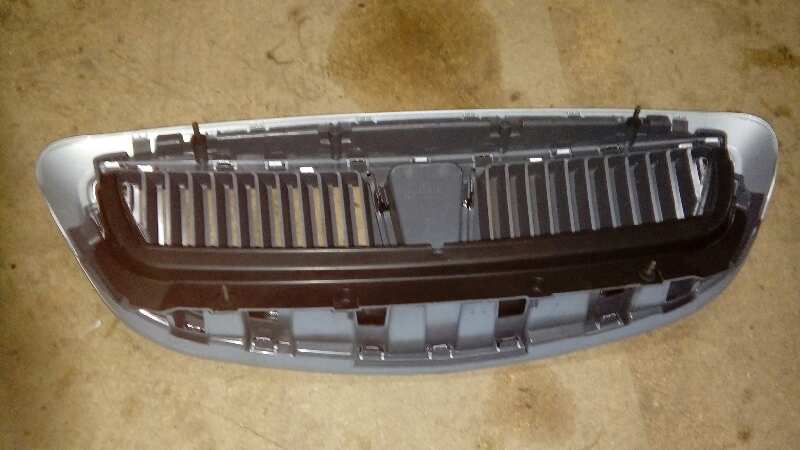 CALANDRA DELANTERA DE RADIADOR