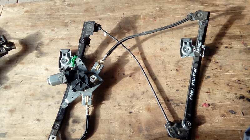 ELEVALUNAS DELANTERO DERECHO