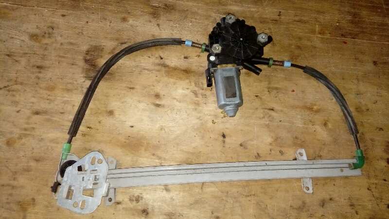 ELEVALUNAS DELANTERO DERECHO