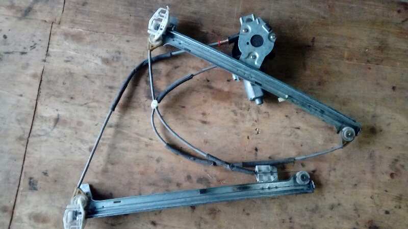 ELEVALUNAS DELANTERO DERECHO