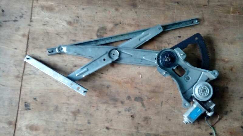 ELEVALUNAS DELANTERO DERECHO