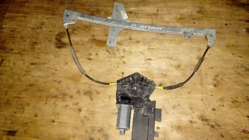 ELEVALUNAS DELANTERO DERECHO