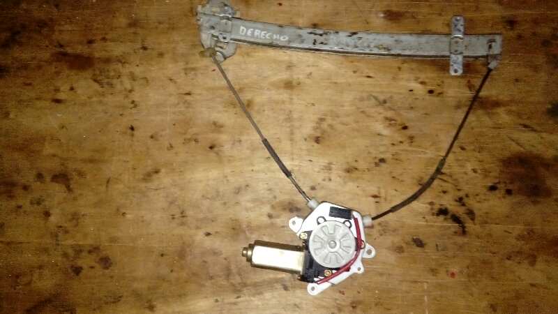 ELEVALUNAS DELANTERO DERECHO