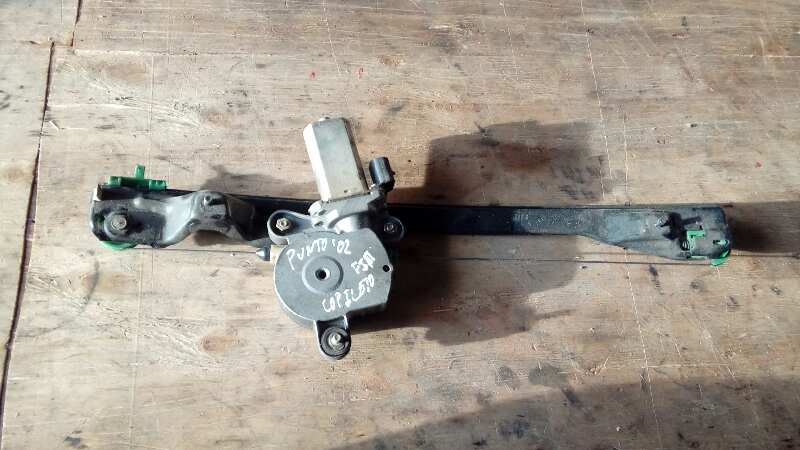 ELEVALUNAS DELANTERO DERECHO