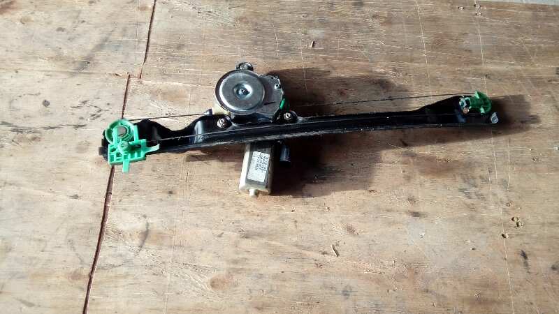 ELEVALUNAS DELANTERO DERECHO