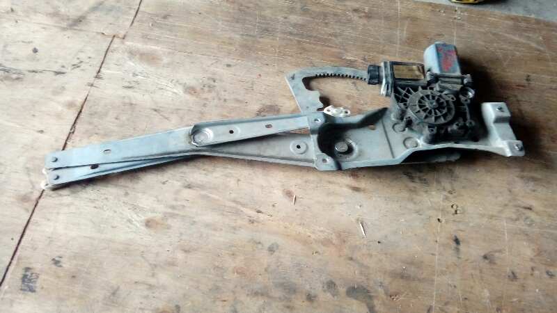 ELEVALUNAS DELANTERO DERECHO