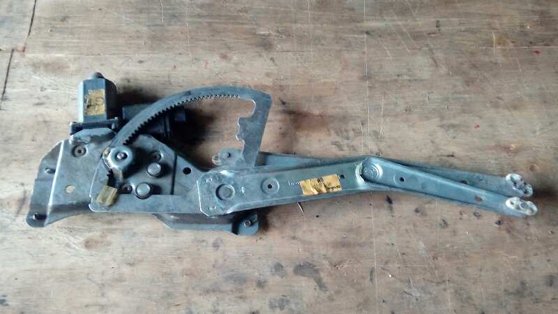 ELEVALUNAS DELANTERO DERECHO