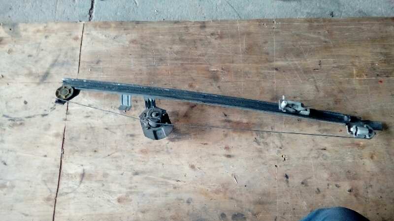 ELEVALUNAS DELANTERO DERECHO