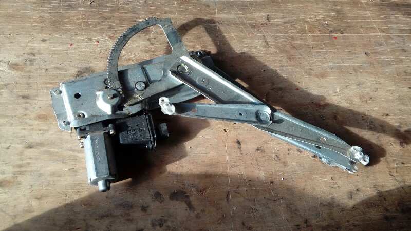 ELEVALUNAS DELANTERO IZQUIERDO