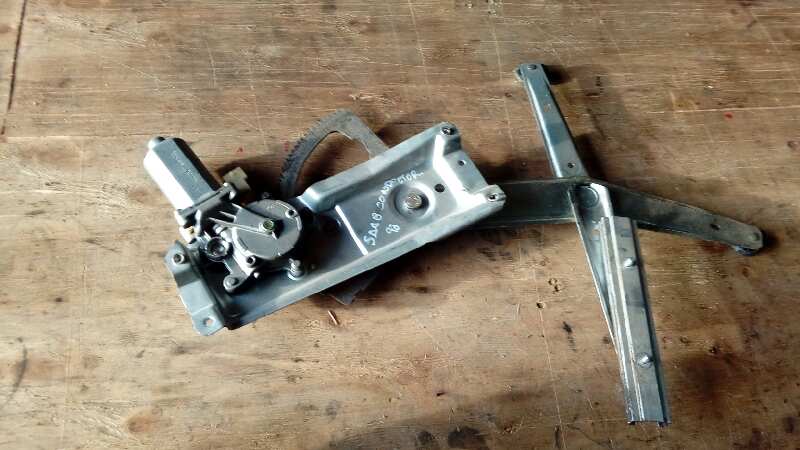 ELEVALUNAS DELANTERO IZQUIERDO