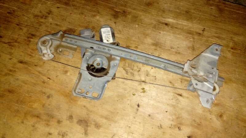 ELEVALUNAS TRASERO DERECHO