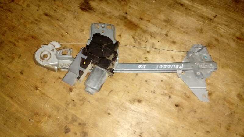 ELEVALUNAS TRASERO DERECHO