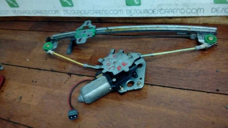 ELEVALUNAS DELANTERO DERECHO