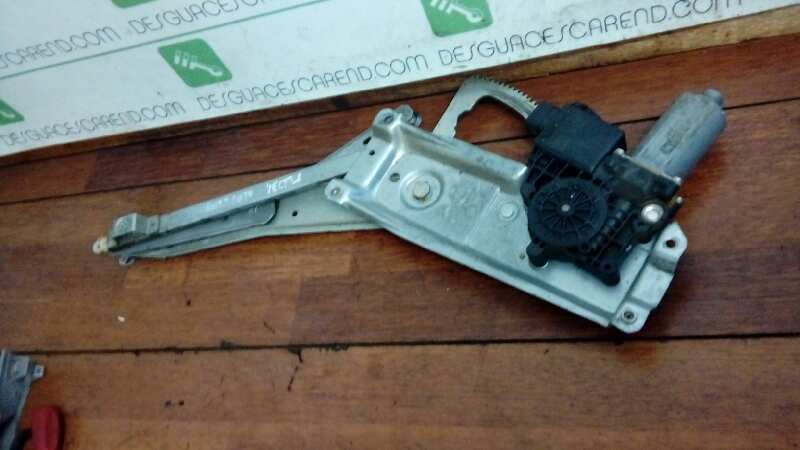 ELEVALUNAS DELANTERO DERECHO