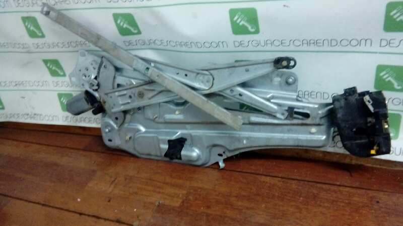 ELEVALUNAS DELANTERO DERECHO