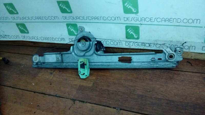 ELEVALUNAS DELANTERO DERECHO