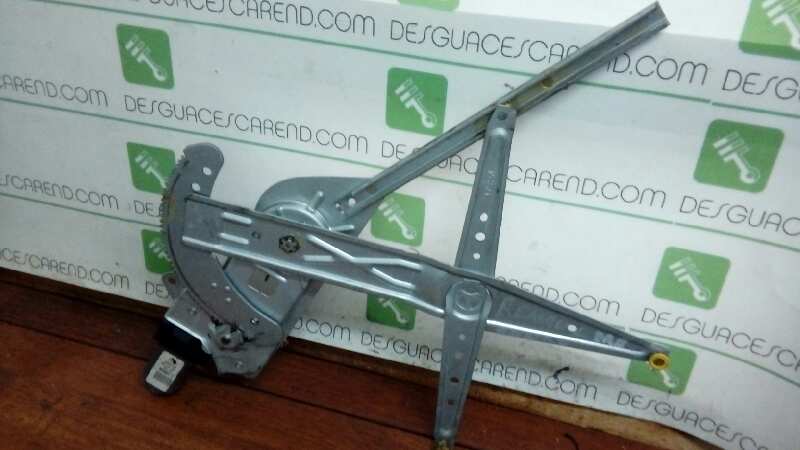 ELEVALUNAS DELANTERO DERECHO