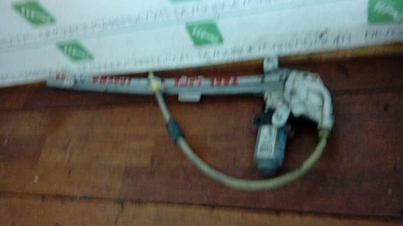 ELEVALUNAS TRASERO DERECHO