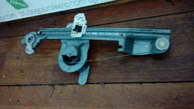 ELEVALUNAS TRASERO DERECHO