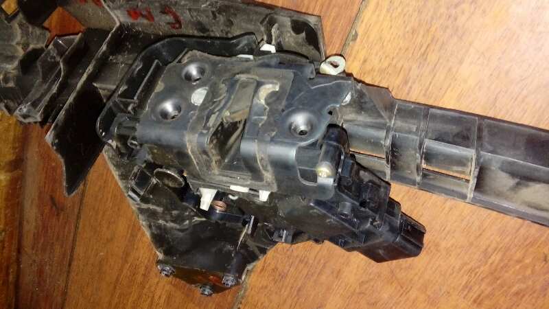 CERRADURA PUERTA DELANTERA DERECHA