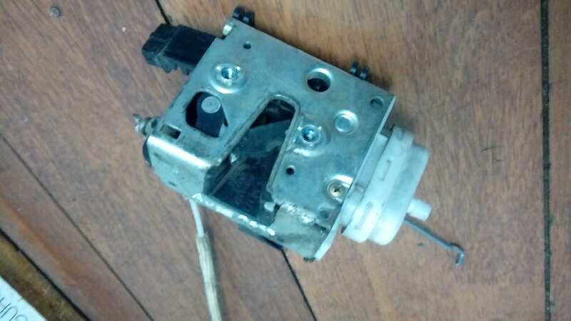 CERRADURA PUERTA DELANTERA IZQUIERDA 