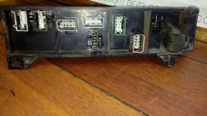 CAJA RELES - FUSIBLES