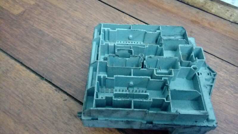 CAJA RELES - FUSIBLES