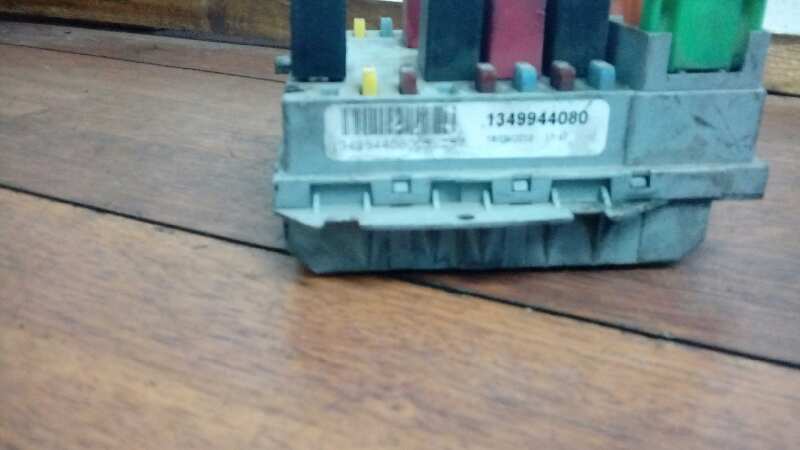 CAJA RELES - FUSIBLES