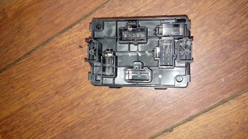 CAJA RELES - FUSIBLES