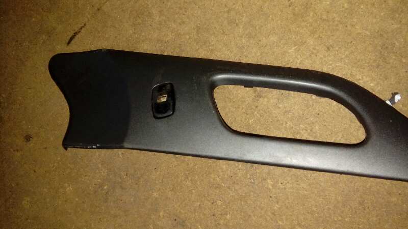 MANDO ELEVALUNAS DELANTERO DERECHO