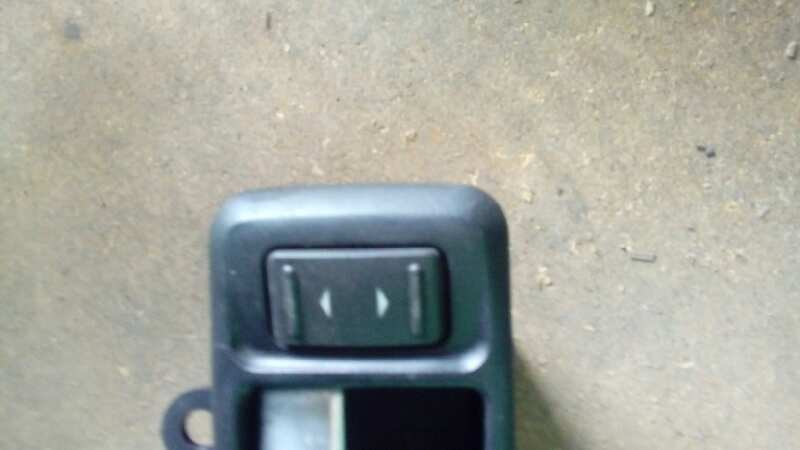 MANDO ELEVALUNAS DELANTERO DERECHO