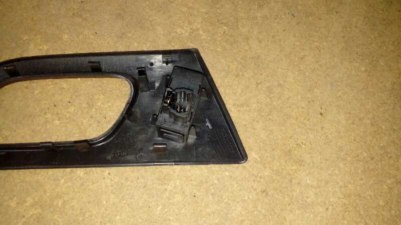 MANDO ELEVALUNAS TRASERO DERECHO