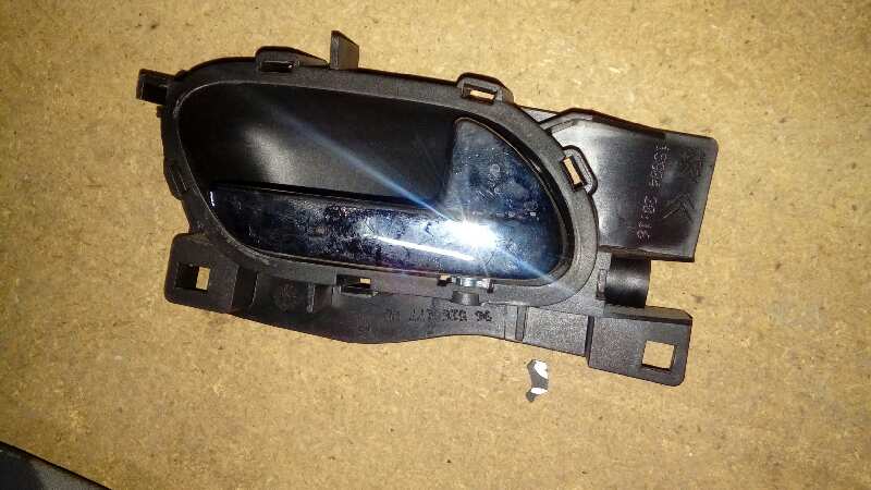 MANETA INTERIOR DELANTERA DERECHA