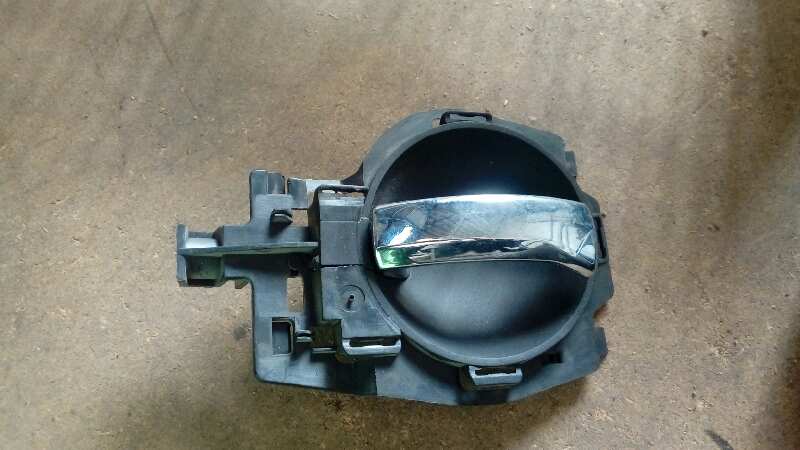 MANETA INTERIOR DELANTERA DERECHA