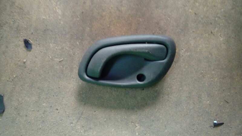 MANETA INTERIOR DELANTERA IZQUIERDA