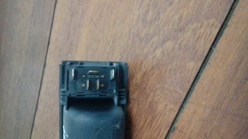 MANDO ELEVALUNAS TRASERO DERECHO