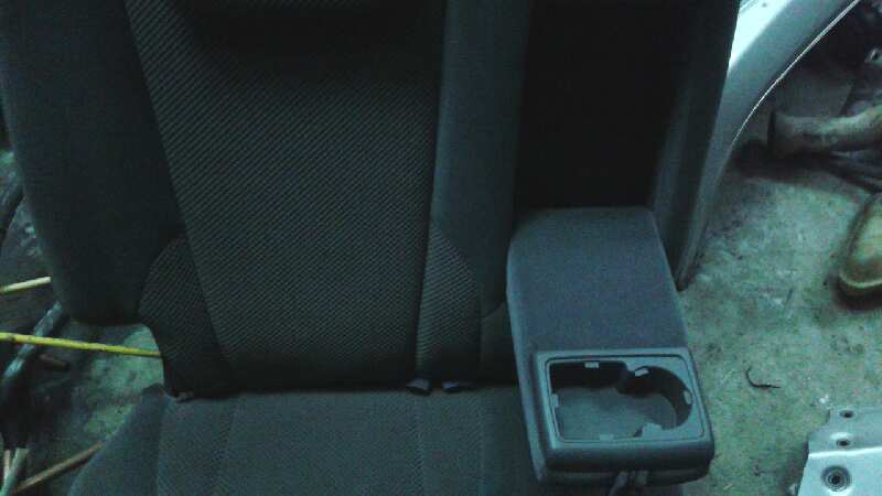 ASIENTO TRASERO MEDIO