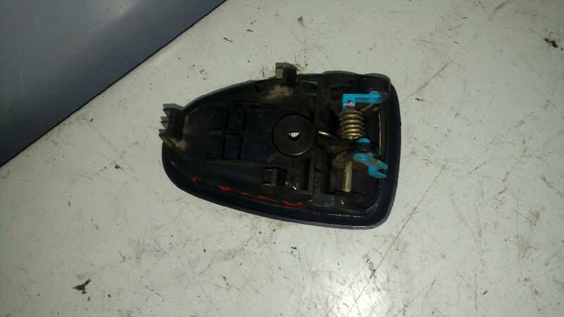 MANETA INTERIOR DELANTERA DERECHA