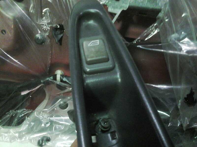 MANDO ELEVALUNAS DELANTERO DERECHO