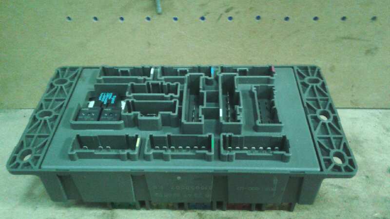 CAJA RELES - FUSIBLES