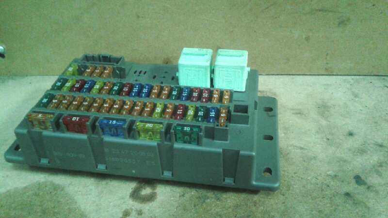 CAJA RELES - FUSIBLES